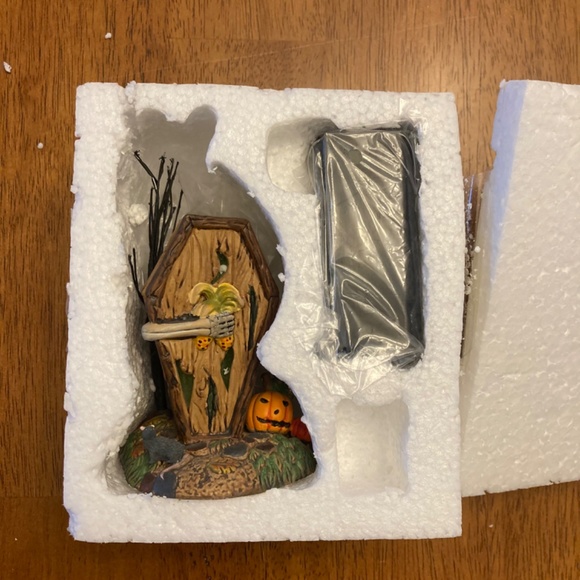 Department 56 Dying to Get In Outhouse - Picture 2 of 2